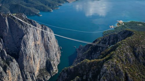 Şahinkaya Kanyonu; köprü ve kanyonun güneyinden bakış