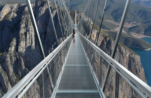 Şahinkaya Kanyonu köprüsü; güneyden kuzeye bakış